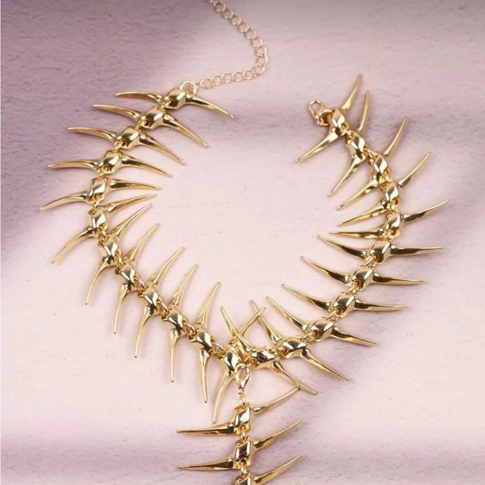 Avant-Garde Spine Back Necklace - Picture 5 of 6